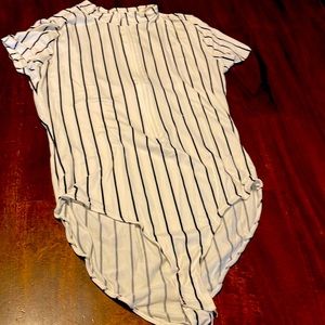 The brand is Express and tj maxx the sizes are large and XL